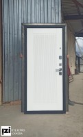 Входные двери СЛИМ с фрамугой Снаружи  панель МДФ 16мм, пленка  черный софт    Внутри  панель МДФ 10 мм, пленка гладкая матовая  (не софт!)  белый / светло-серый
