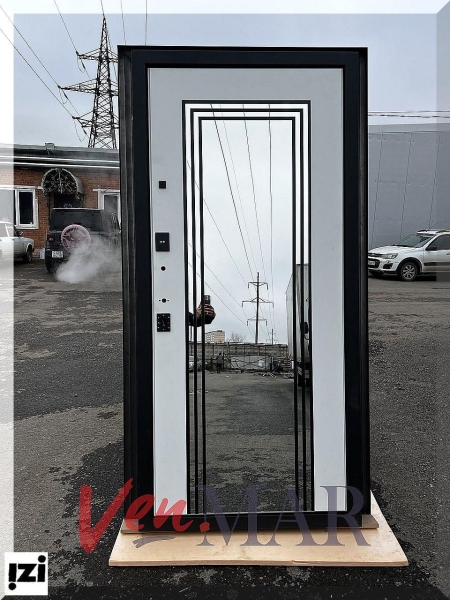 Входные двери Метида Зеркало двери для квартиры