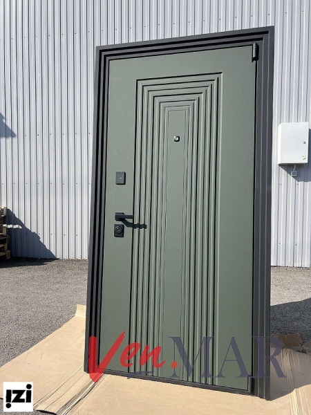 Входные двери Метида Зеркало двери для квартиры