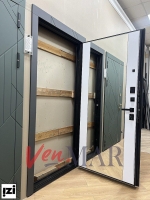 Входные двери Галлея Графит Зеркало двери для квартиры