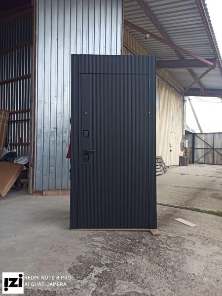 Входные двери СЛИМ с фрамугой софт  светло-серый. дверь для квартиры