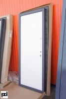 ВХОДНЫЕ ДВЕРИ Магнат МДФ 10мм, фрезеровка, матовая пленка Внутреннее покрытие: МДФ-панель 6 мм, Роял вуд белый дверь металлическая для квартиры