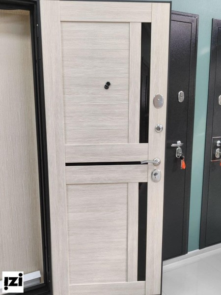 Входные металлические двери МЕГА СОРЕНТО ВИД ВНЕШНЕЙ ОТДЕЛКИ: Муар 9005, внутри капучино Дверь для квартиры,частного дома, коттеджа