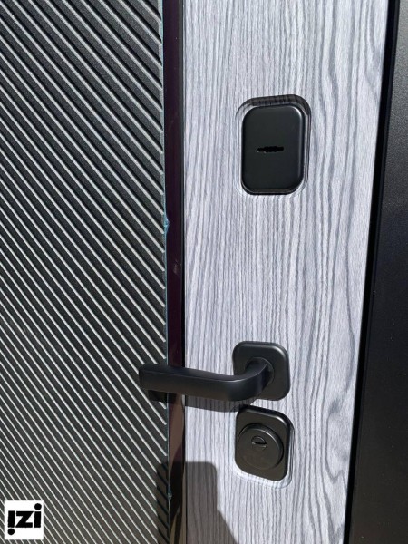 Входные двери Краснодара КВАРЦ, Черный кварц 999-2, молдинг черный, вставка Дуб Тангент графит LW688-2 ,двери для квартиры