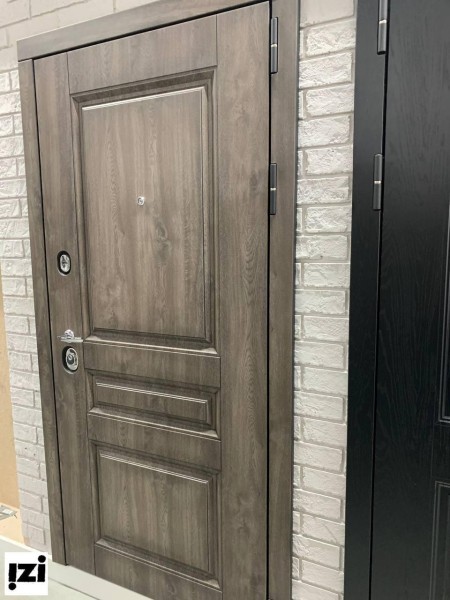 Входные двери Краснодара СЕНАТОР ФЛ-636 GREY OAK+черная патина Внутри: МДФ 16 мм. Белый матовый двери для квартиры